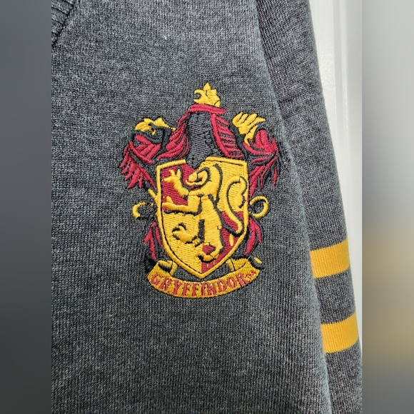 Harry Potter Gryffindor Women's Cardigan, Size 2XL - Picture 2 of 6